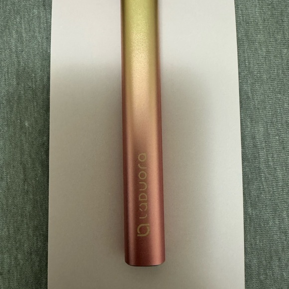 Laduora Velve Pro Anti-aging and Acne Skincare Wand - Picture 8 of 12